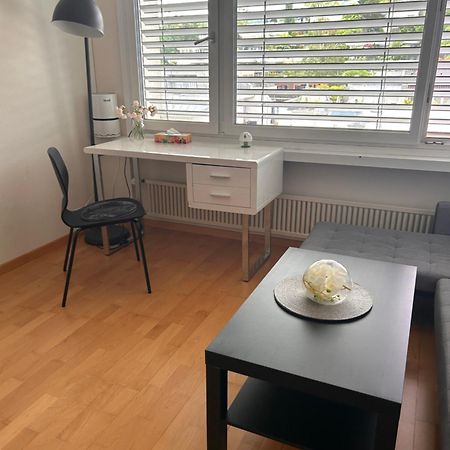 Апартаменты Studio Flat In The Heart Of Zug, Ideal For Solo Travellers Экстерьер фото